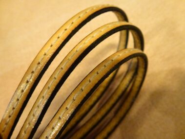 Flat Leather Lace 5 mm. with stitched Ref. TCP 5 con repunte