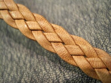 4-strand braid with 3 mm folded leather. Ref. TRP 4x3 Arizona Español