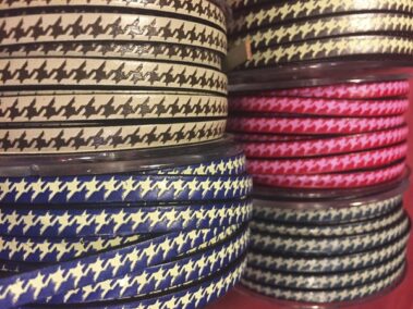 Engraved Leather Lace 6x2 mm. with Hundstooth pattern