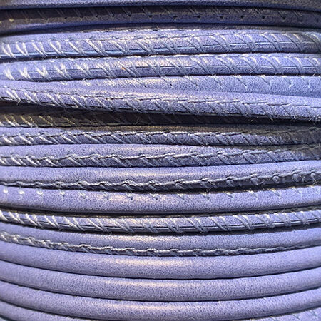 Cordón de piel lila