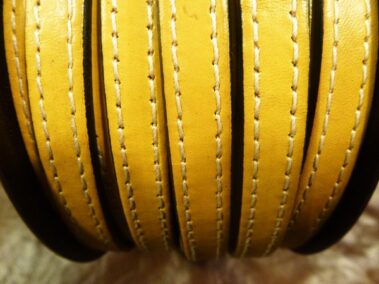 Flat Leather Lace 10 mm stitched Ref. TCP 10 con repunte
