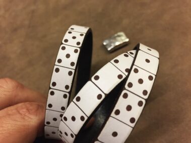1 cm wide engraved strips with domino motif.