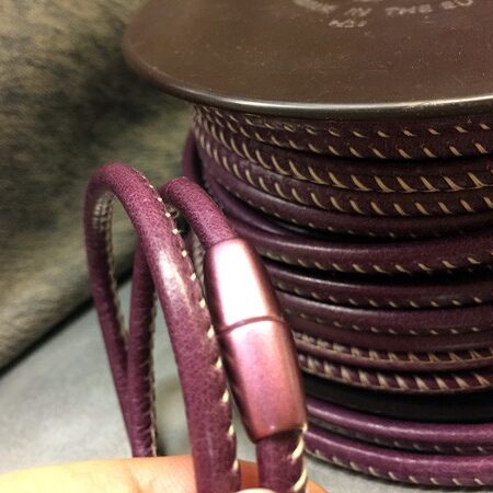 5 mm. Round Leather stitched Ref. C 5 Vintage Morado.
