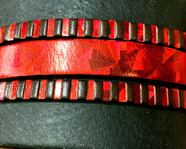 Flat leather lace with stripes