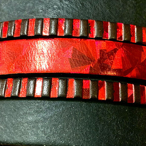 Flat leather lace with stripes