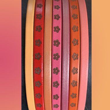 Combination of Flat Leather Lace with flowers engraved.