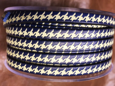 HOUNDSTOOTH or Pied-de-Poule fashion style, the traditional made with a dark and a light color. The Houndstooth pattern are very employed for prominently fashion companies.