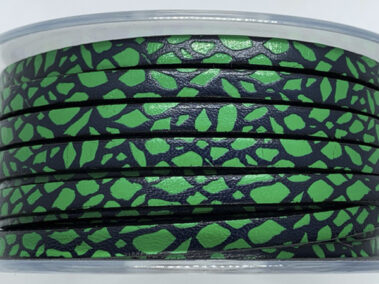 Tira de Cuero Grabado con motivo girafa para el diseño de brazaletes y pulseras para la joyería y bisutería.