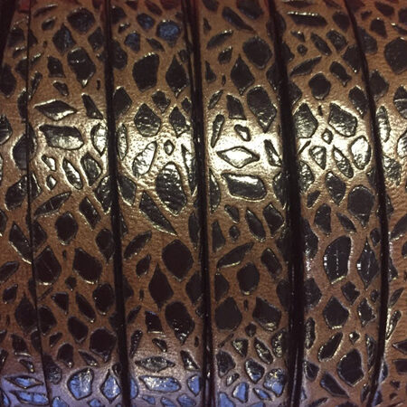 Tira de Cuero Grabado con motivo girafa para el diseño de brazaletes y pulseras para la joyería y bisutería.