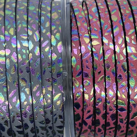 Tira de Cuero Grabado con motivo girafa para el diseño de brazaletes y pulseras para la joyería y bisutería.