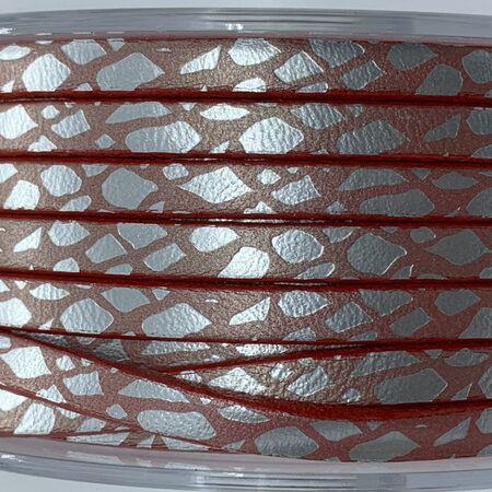 Tira de Cuero Grabado con motivo girafa para el diseño de brazaletes y pulseras para la joyería y bisutería.