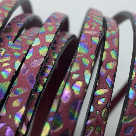 Tira de Cuero Grabado con motivo girafa para el diseño de brazaletes y pulseras para la joyería y bisutería.