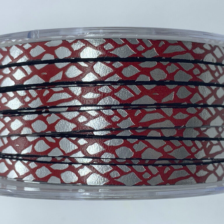 Tira de Cuero Grabado con motivo girafa para el diseño de brazaletes y pulseras para la joyería y bisutería.