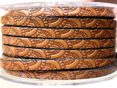 Flat leather lace with waves