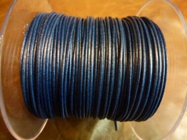 Round Leather Kangaroo, 1 mm. diameter, Cobalt color.