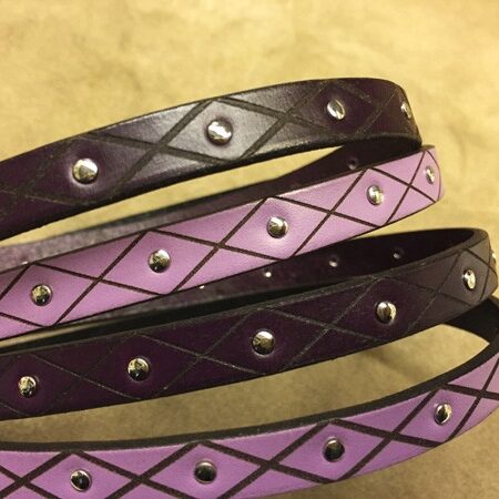 Strip engraved with Rhombos and riveted of 1 cm. Wide. Long to be desired upon request.