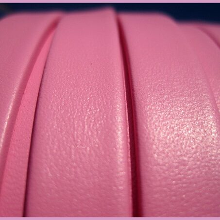 Folded leather strip of 10x2 mm. Ref. TCD 10 color Pink "Premier collection".