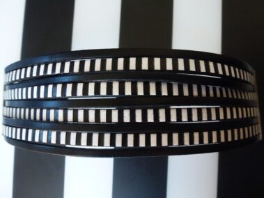 Flat Leather With White and Black stripes Ref. TCG 5