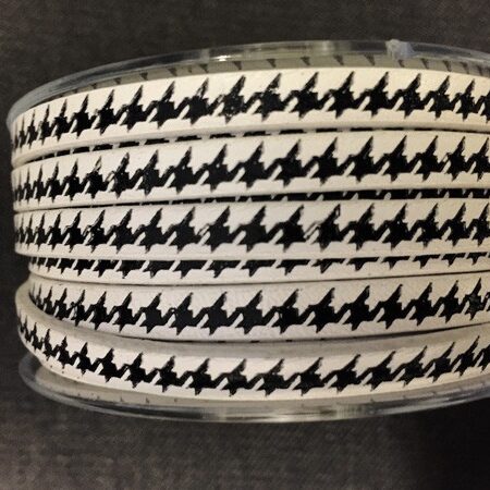 Engraved Leather Lace 6x2 mm. with Hundstooth pattern
