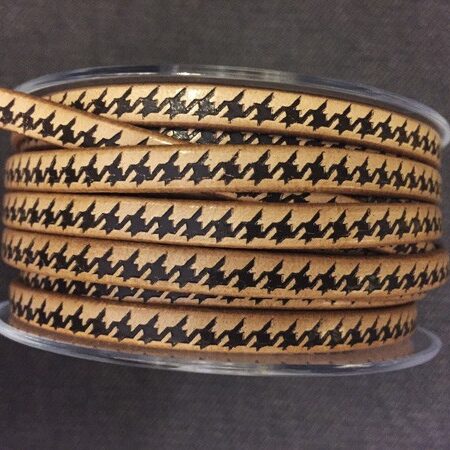 Engraved Leather Lace 6x2 mm. with Hundstooth pattern