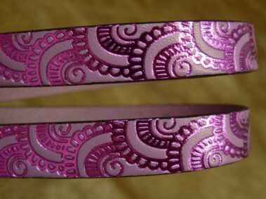 Engraved Leather Strip Ref. TCG Engraved Lilac Waves with magenta metal