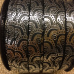 Tira de Cuero Grabado gris y plata.