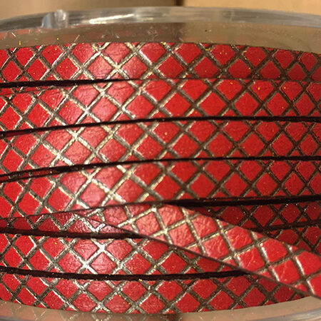 Tira Grabada Roja con Rombos.