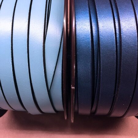 Flat Leather Strap 10x2 mm. Ref.TCP 10 color Celeste y Azul Metal