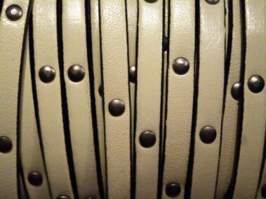 Flat leather with rivets Ref. TCP 5 con tachuelas