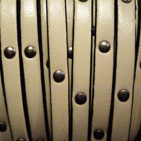 Flat leather with rivets Ref. TCP 5 con tachuelas