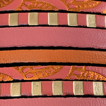 bracelet with flat leather lace with stripes