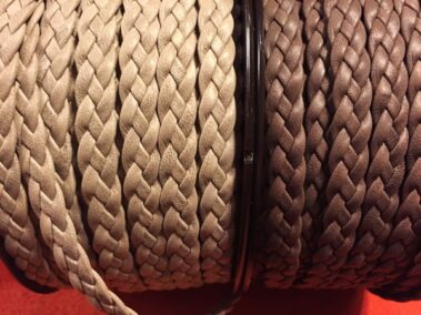 4-strand braid with 3 mm folded leather. Ref. TRP 4x3 Arizona Lama and Nut