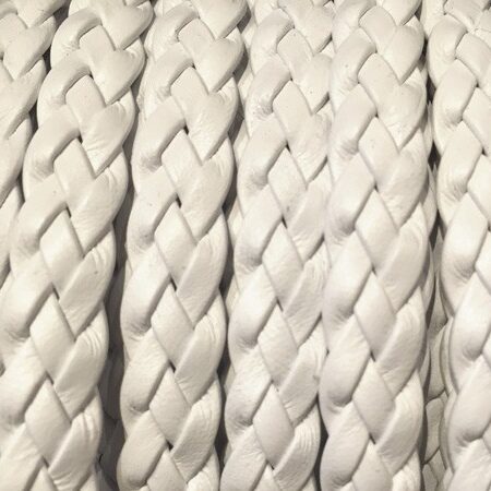 4-strand braid with 3 mm folded leather. Ref. TRP 4x3 Premier Blanco