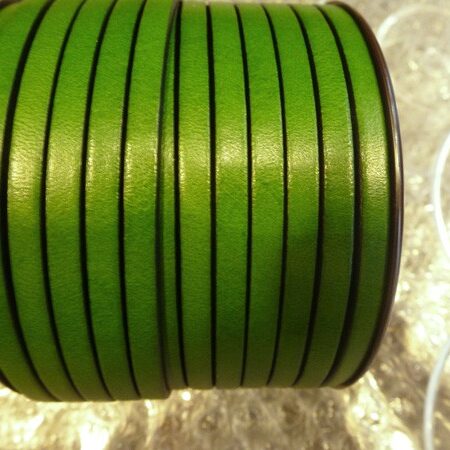 Leather strap 5x2 mm. Ref. TCP 5 Apple green color