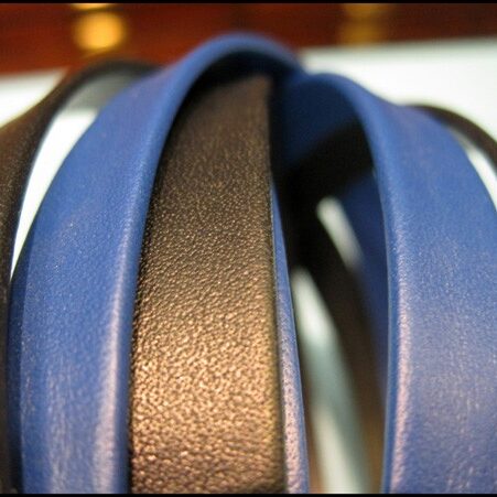 Folded leather strip of 10x2 mm. Ref. TCD 10 color Negro y Electrico "Premier collection".
