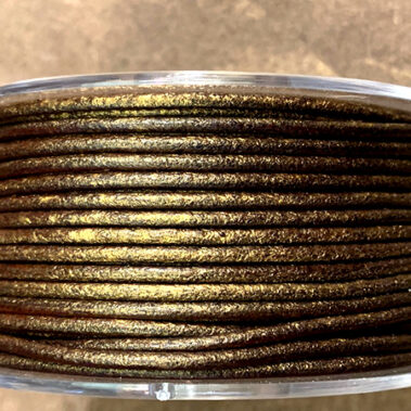 Cordón de cuero redondo Oro Viejo de 2mm de diámetro fabricado en España para bisutería y complementos- Curtidos Pinós.