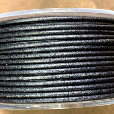 Cordón de cuero redondo Plata Vieja de 2 mm de diámetro fabricado en España para bisutería y complementos- Curtidos Pinós.