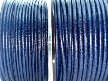 Cordon rond en cuir cobalt, 2mm et 3 mm de diamètre, fabriqué en Espagne pour bijoux et accessoires - Curtidos Pinós.