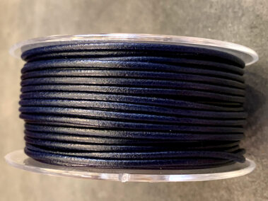 Rundes Lederband, Marineblau, 2 mm Durchmesser, hergestellt in Spanien für Schmuck und Accessoires - Curtidos Pinós.