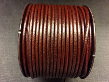 Rundes Lederband, Mittelbraune, 3 mm Durchmesser, hergestellt in Spanien für Schmuck und Accessoires - Curtidos Pinós.