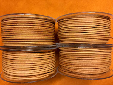 Rundes Lederband, Naturleder 2 mm Durchmesser, hergestellt in Spanien für Schmuck und Accessoires - Curtidos Pinós.