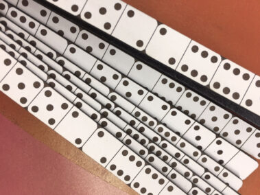 1 cm wide engraved strips with domino motif.