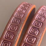 Flat leather lace with Greca.