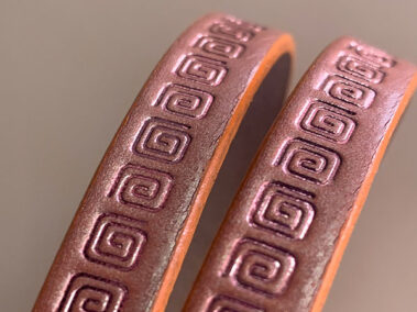 Flat leather lace with Greca.