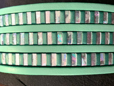 Flat leather lace with stripes