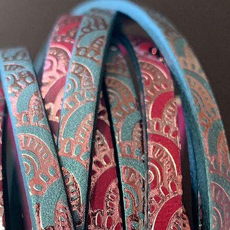 Flat leather lace with waves